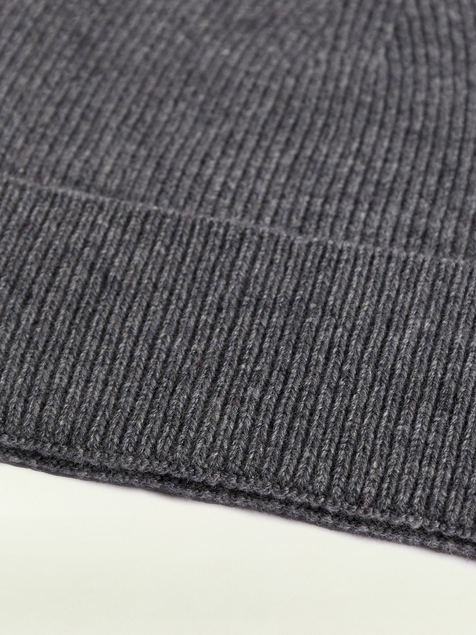 Шапка из шерсти и кашемира